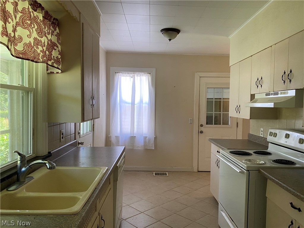 8640 Fairmount Road Novelty, OH 44072 - Photo 7 of 24 Kitchen