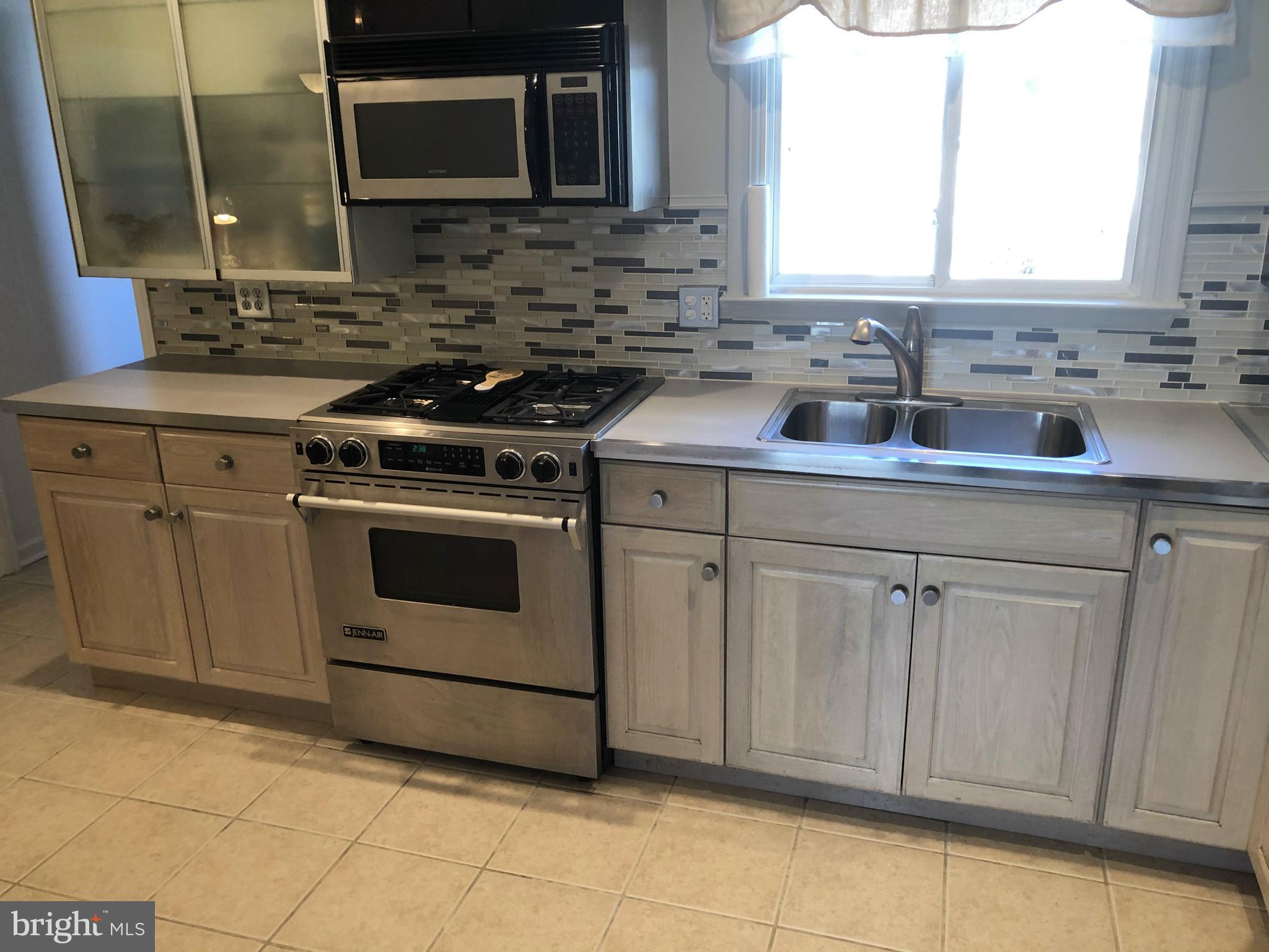 39 Harmony Road Levittown, PA 19056 - Photo 8 of 25 Gallery Image 8