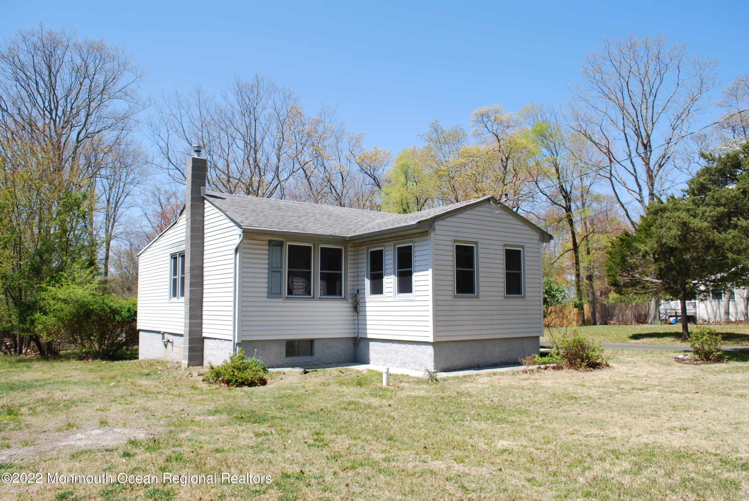 267 Stuart Street Howell, NJ 07731 - Photo 2 of 27 DSC_0006
