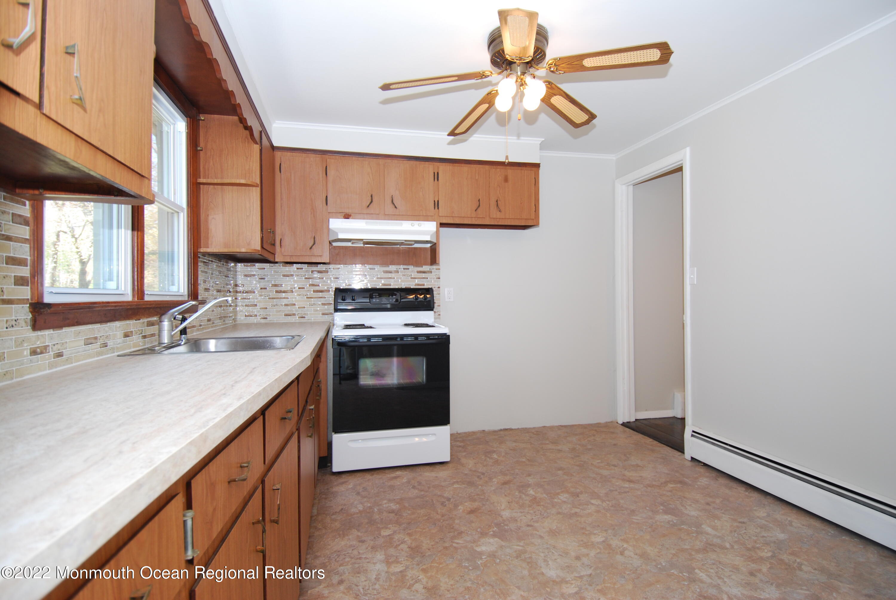 267 Stuart Street Howell, NJ 07731 - Photo 6 of 27 DSC_0092
