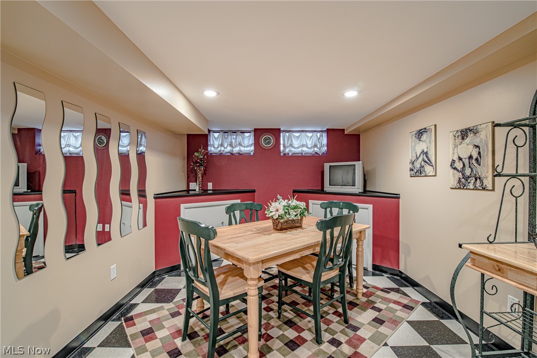 8115 Snow Road Parma, OH 44129 - Photo 17 of 25