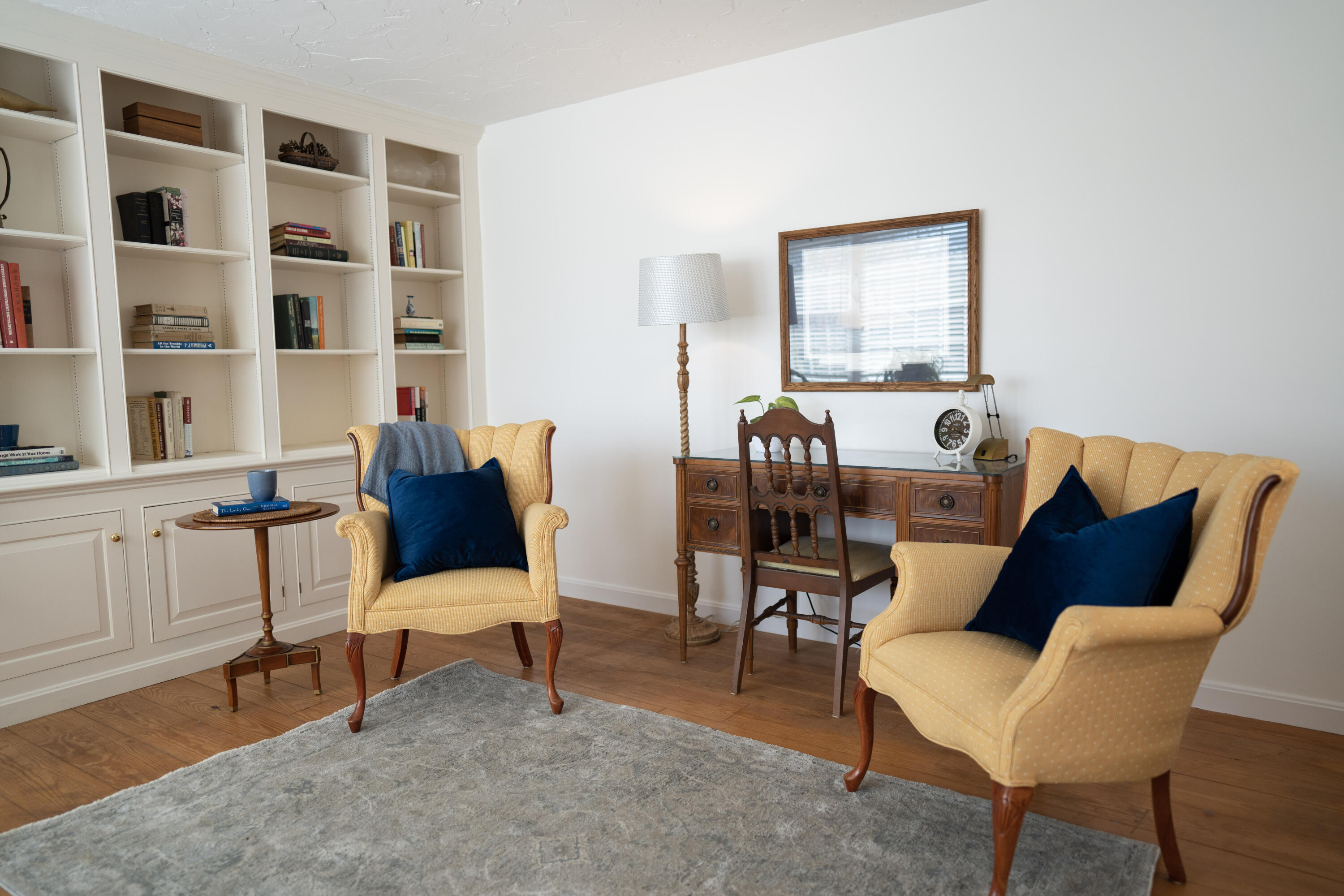 72 Cove Road South Dennis, MA 02660 - Photo 16 of 37 a living room with furniture