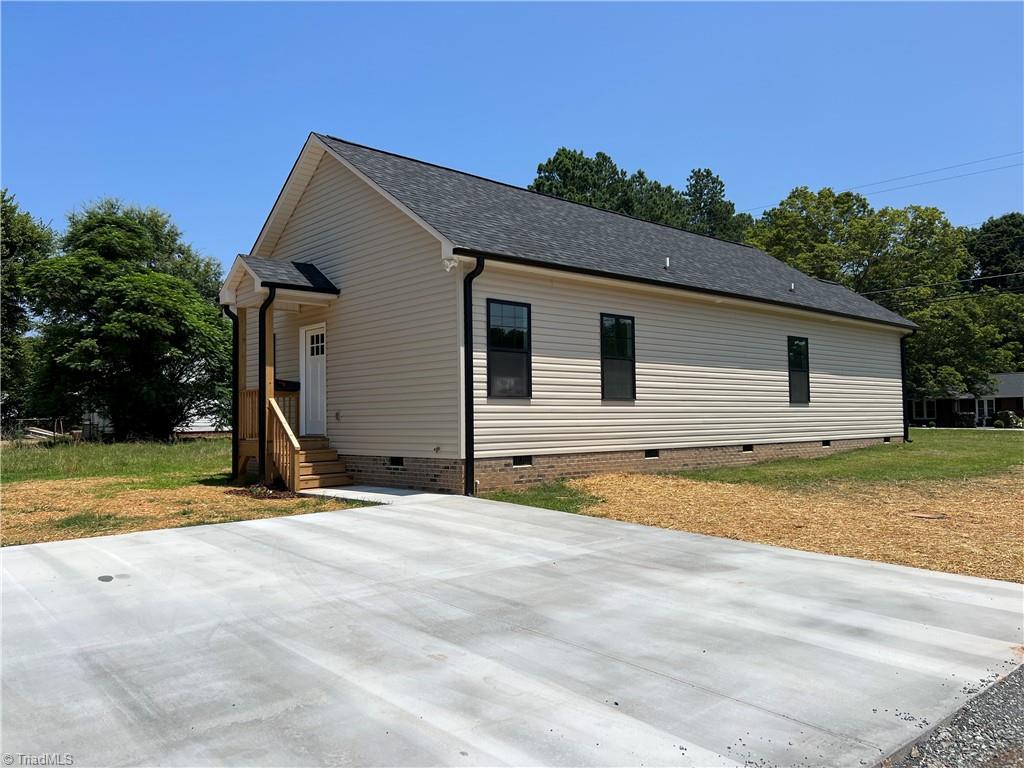 132 Koontz Avenue Lexington, NC 27295 - Photo 25 of 25 Paved Driveway
