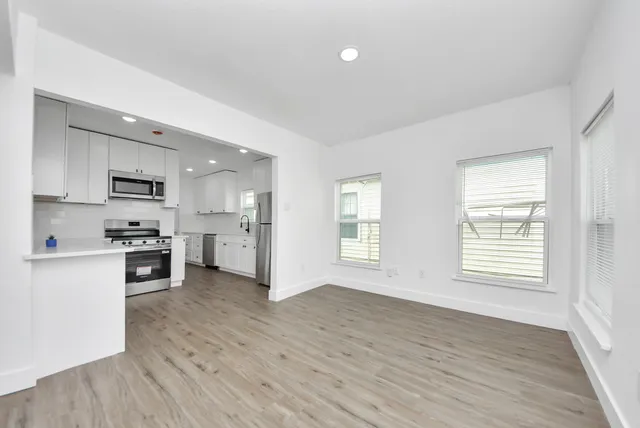 $2,050 | 1203 West 6th Street, Freeport, TX 77541