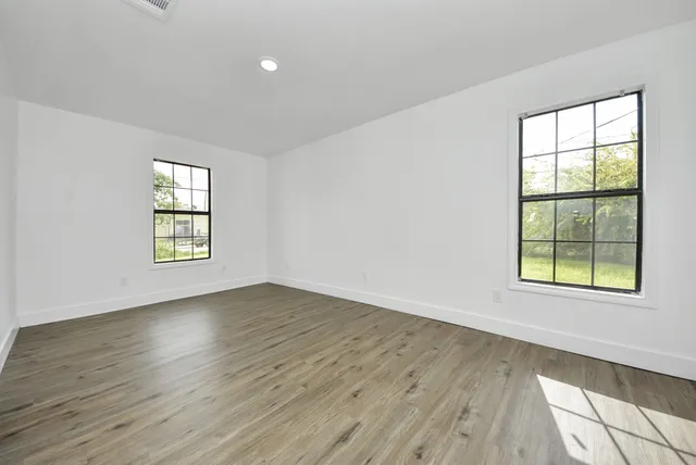 $2,050 | 1203 West 6th Street, Freeport, TX 77541