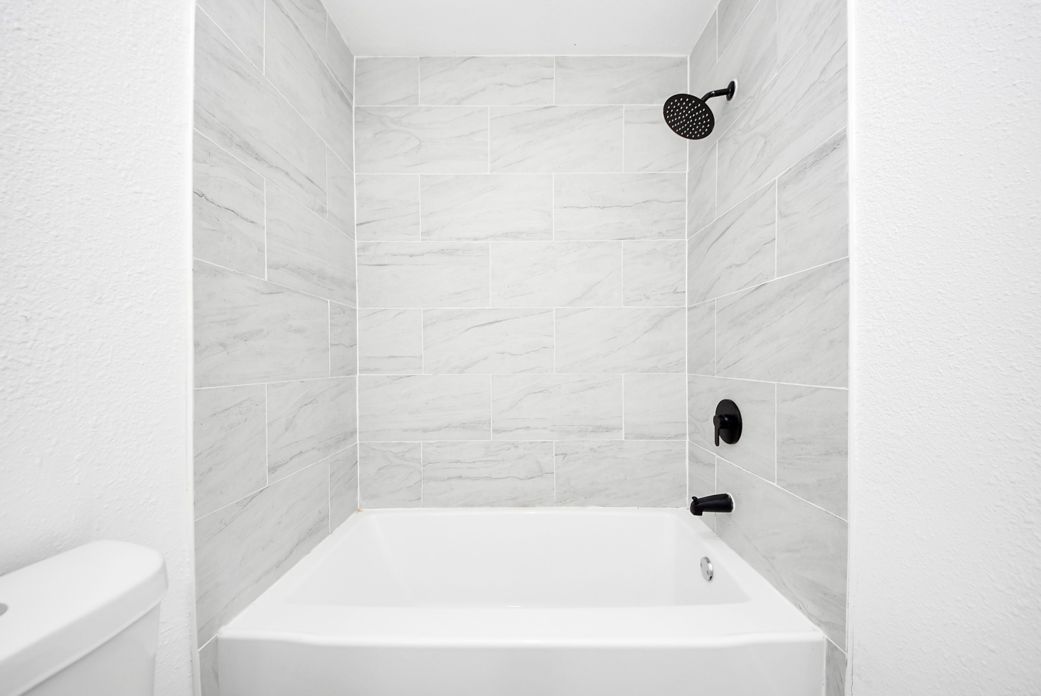 1203 West 6th Street Freeport, TX 77541 - Photo 42 of 50 a bathroom with a bathtub