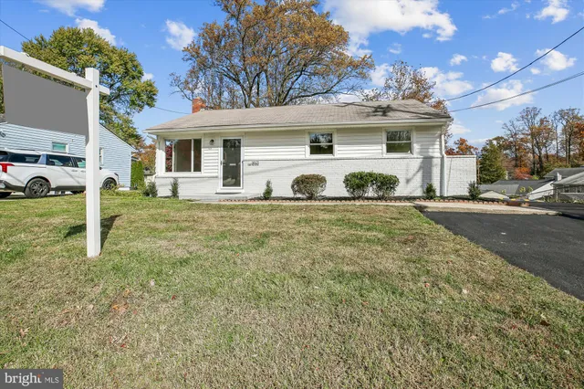a view of a house with a back yard