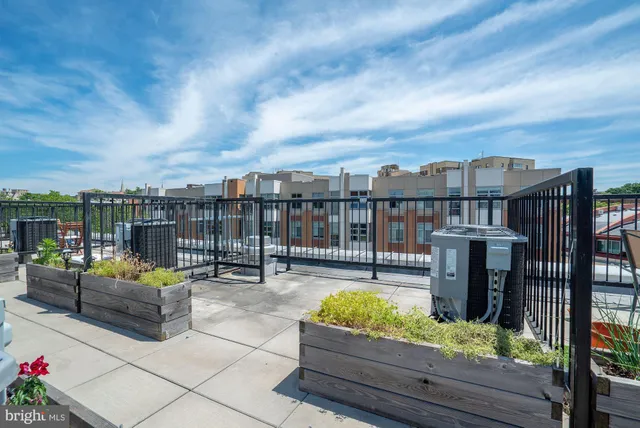 $2,495 | 2422-2424 17th Street Northwest, Unit 301, Washington, DC 20009