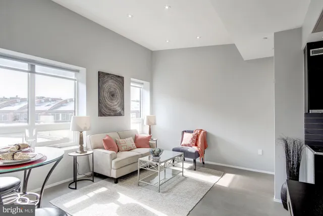 $2,495 | 2422-2424 17th Street Northwest, Unit 301, Washington, DC 20009