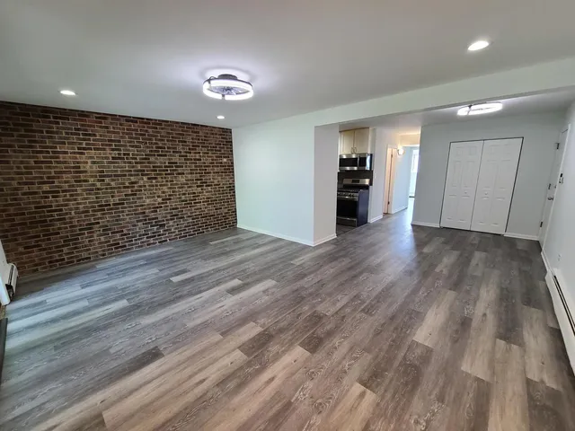 $137,500 | 11800 South Komensky Avenue, Unit 203, Alsip, IL 60803