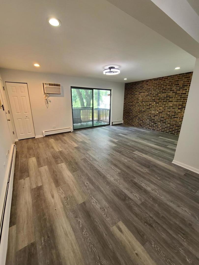 11800 South Komensky Avenue, Unit 203 Alsip, IL 60803 - Photo 3 of 10