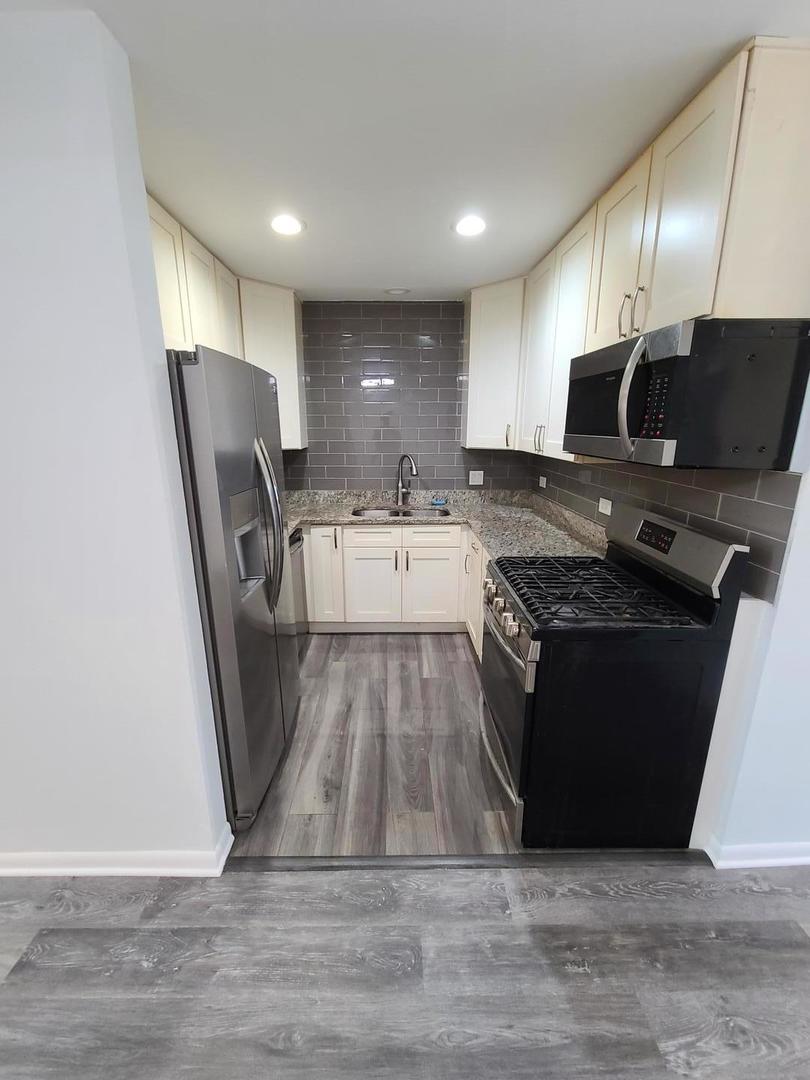 11800 South Komensky Avenue, Unit 203 Alsip, IL 60803 - Photo 4 of 10