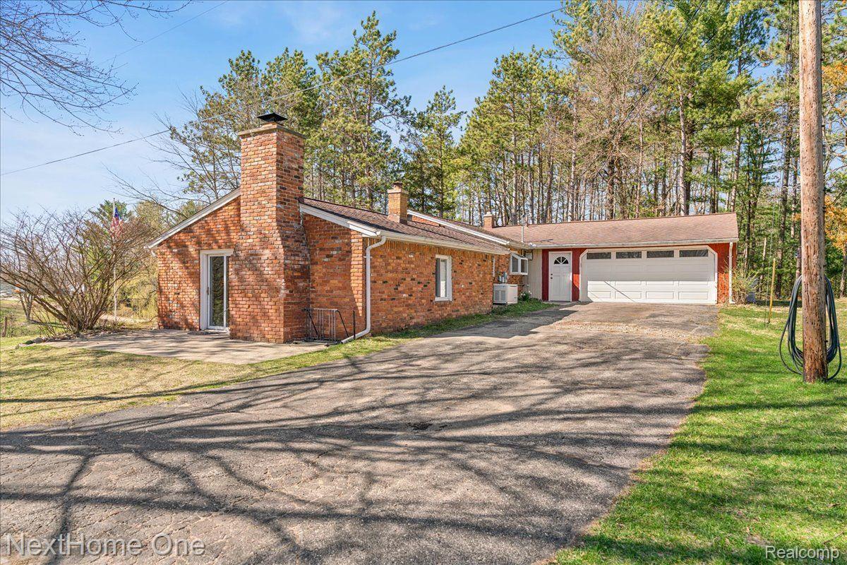 7785 Chilson Road Pinckney, MI 48169 - Photo 2 of 50 attached garage