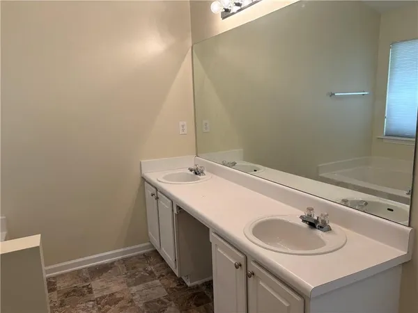 $1,900 | 5975 Hillvale Trail, Lithonia, GA 30058