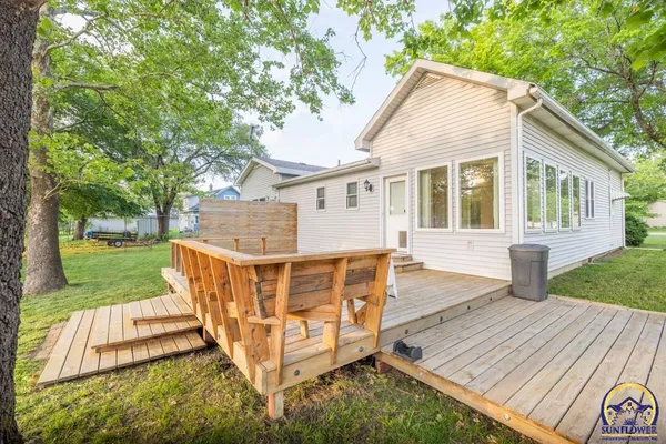 $229,500 | 111 Merchant Street, Hartford, KS 66854