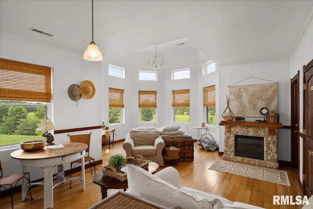 $1,300,000 | 6156 Chautauqua Road, Murphysboro, IL 62966