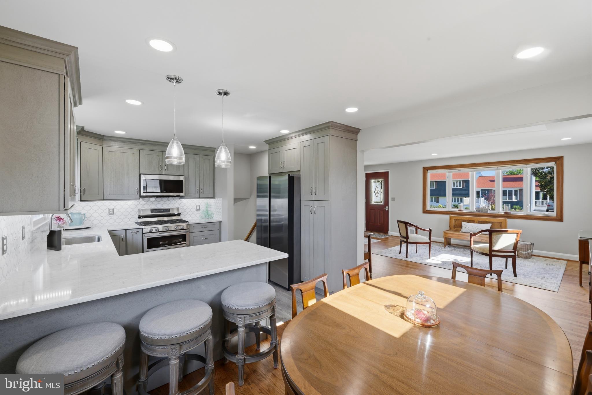 1620 Alston Road Towson, MD 21204 - Photo 6 of 32 Kitchen peninsula with seating