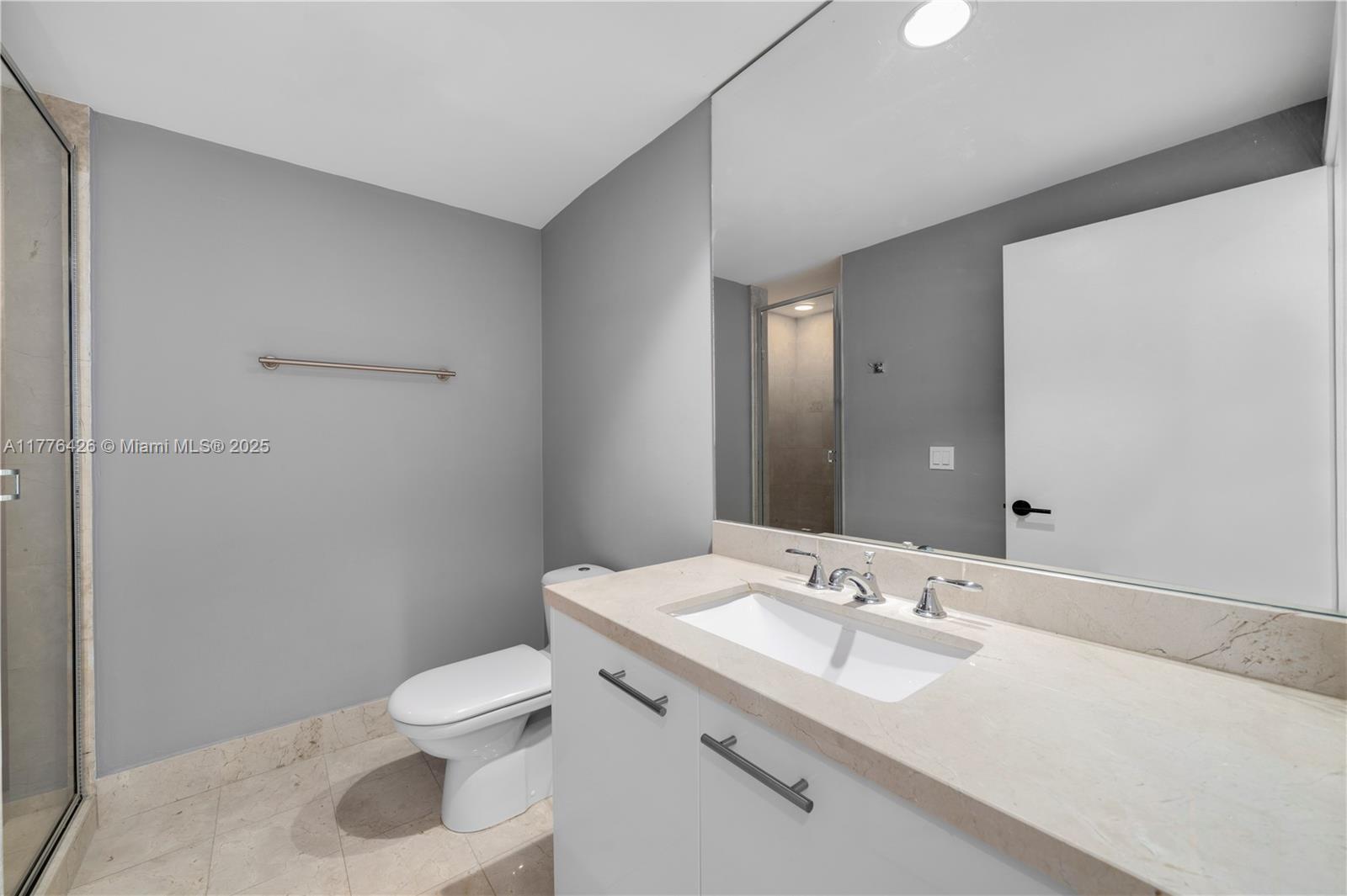 6799 Collins Avenue, Unit 605 Miami Beach, FL 33141 - Photo 10 of 11