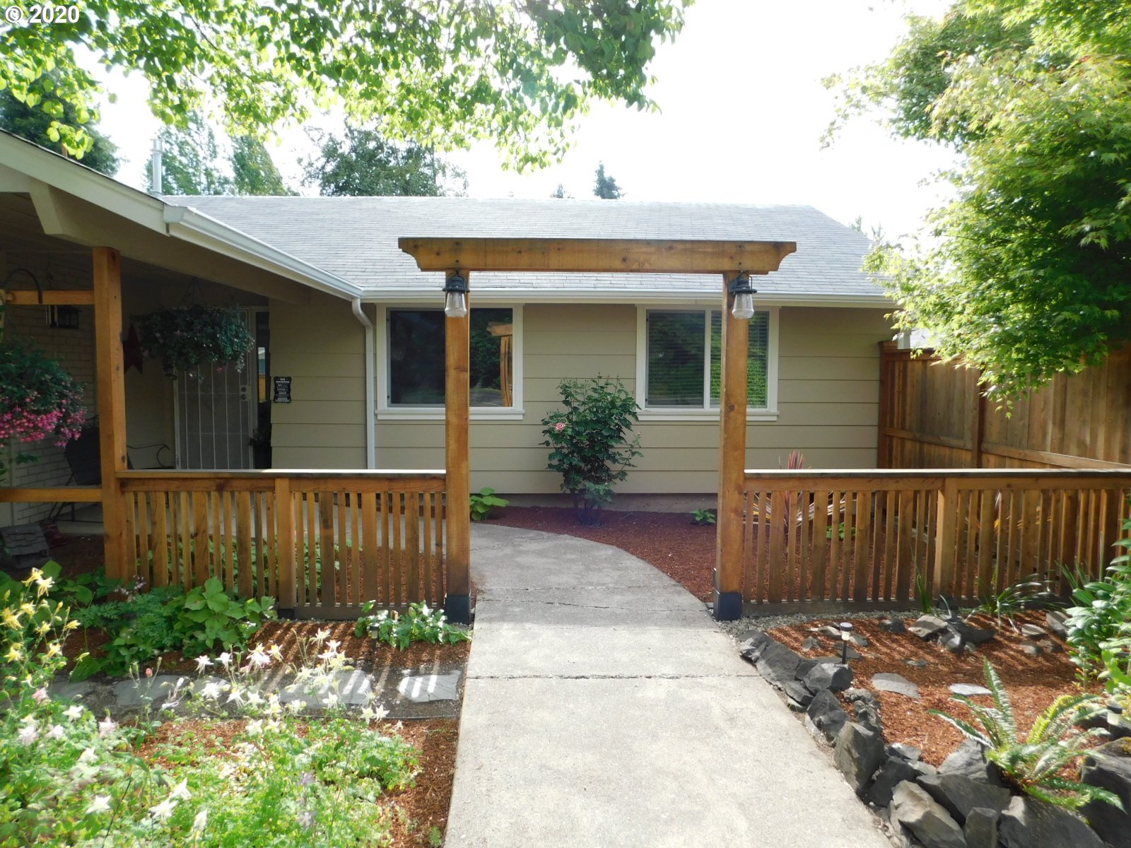 285 River Loop 2 Eugene, OR 97404 - Photo 3 of 32 Gallery Image 3