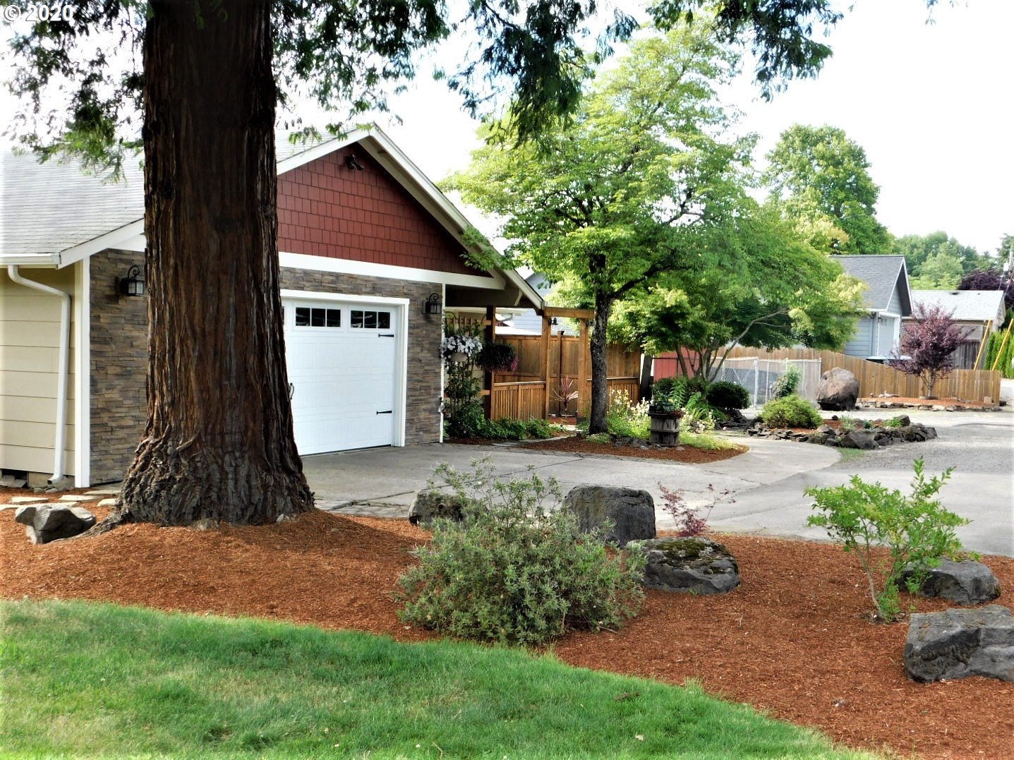 285 River Loop 2 Eugene, OR 97404 - Photo 4 of 32 Gallery Image 4