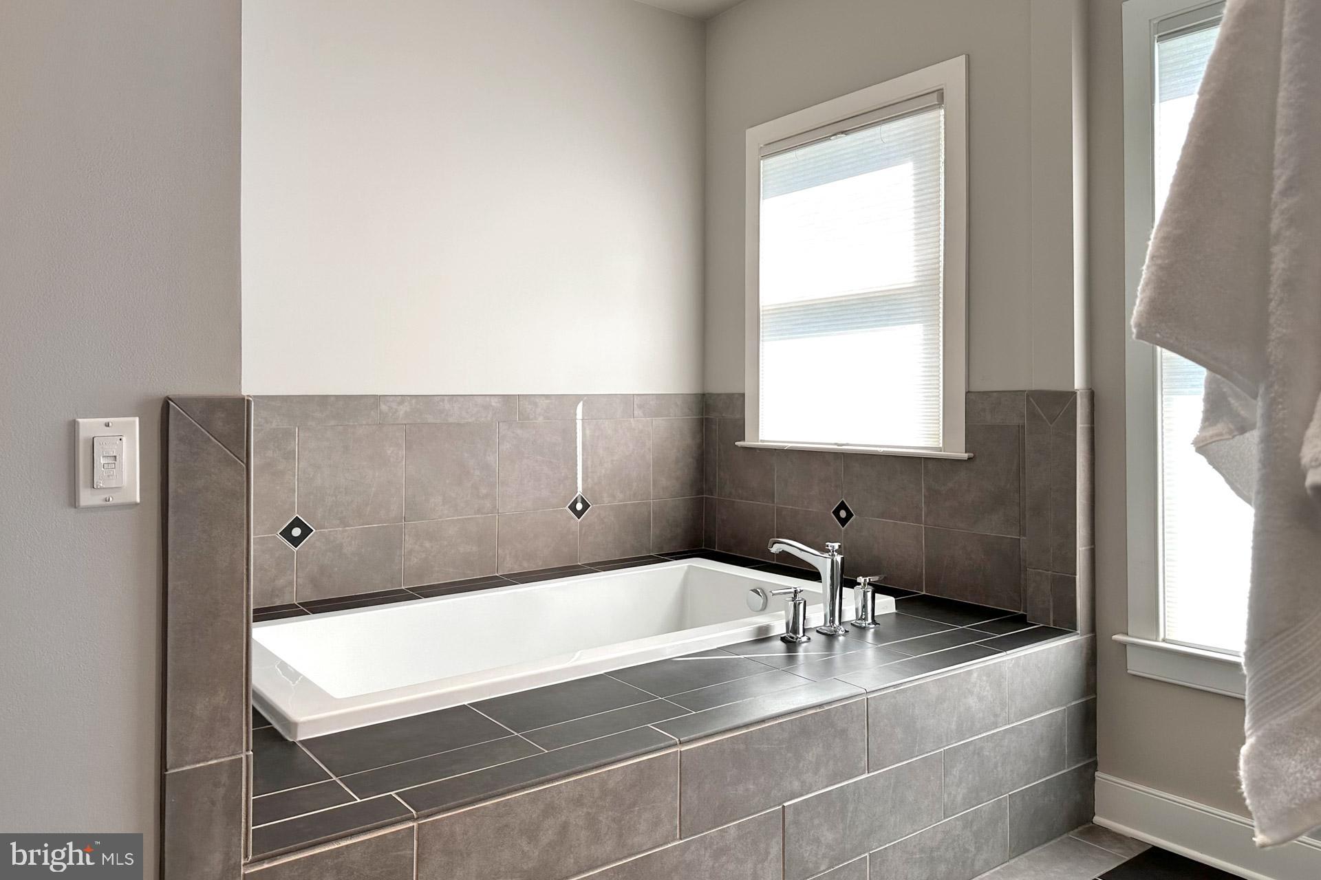 7912 Jansen Drive Springfield, VA 22152 - Photo 37 of 73 Primary Bath Soaking Tub