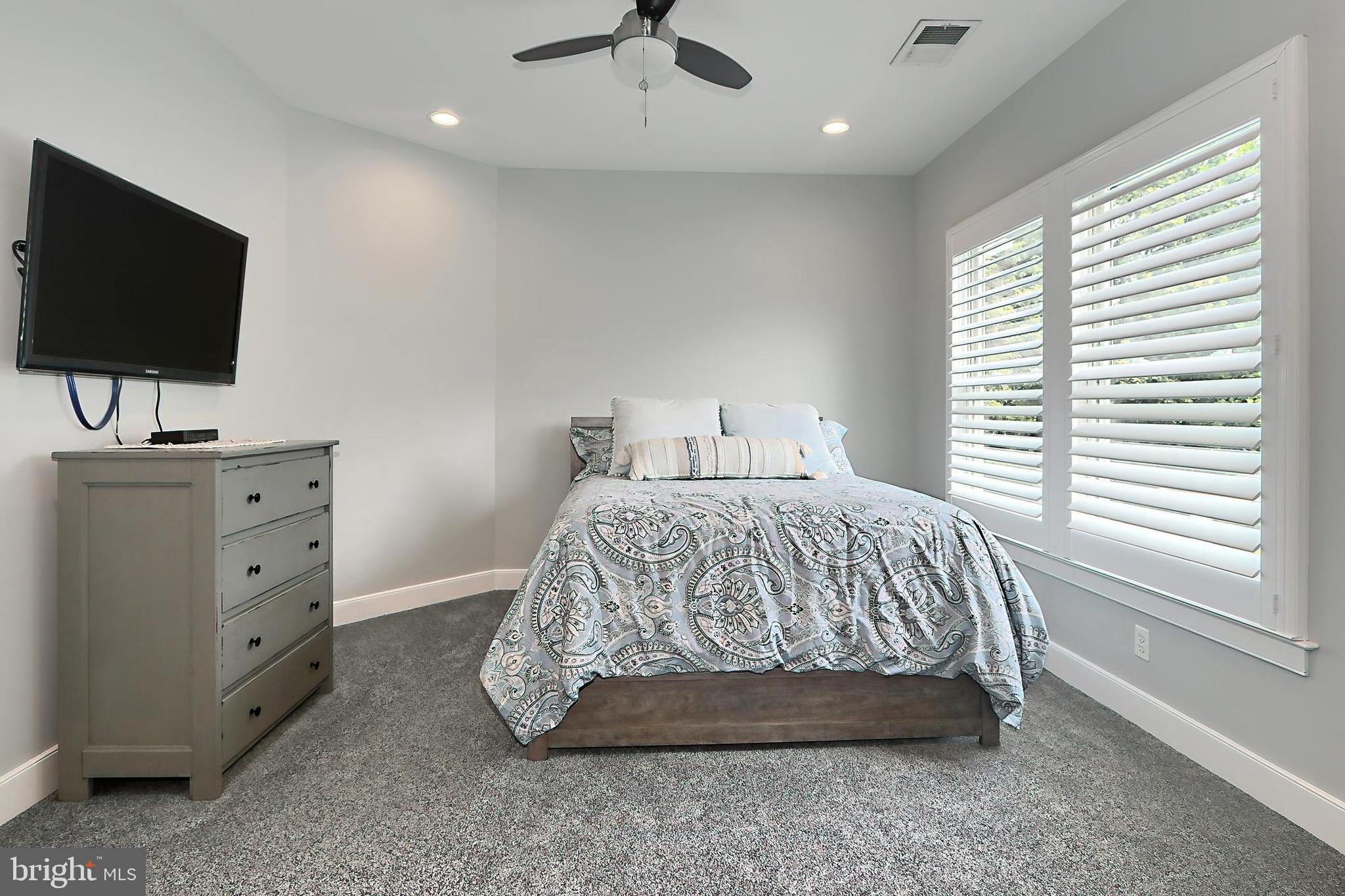 7912 Jansen Drive Springfield, VA 22152 - Photo 43 of 73 Bedroom 3 with En Suite Bathe