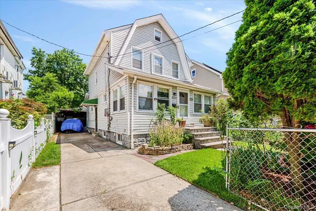 $749,000 | 137-27 Thurston Street | St. Albans