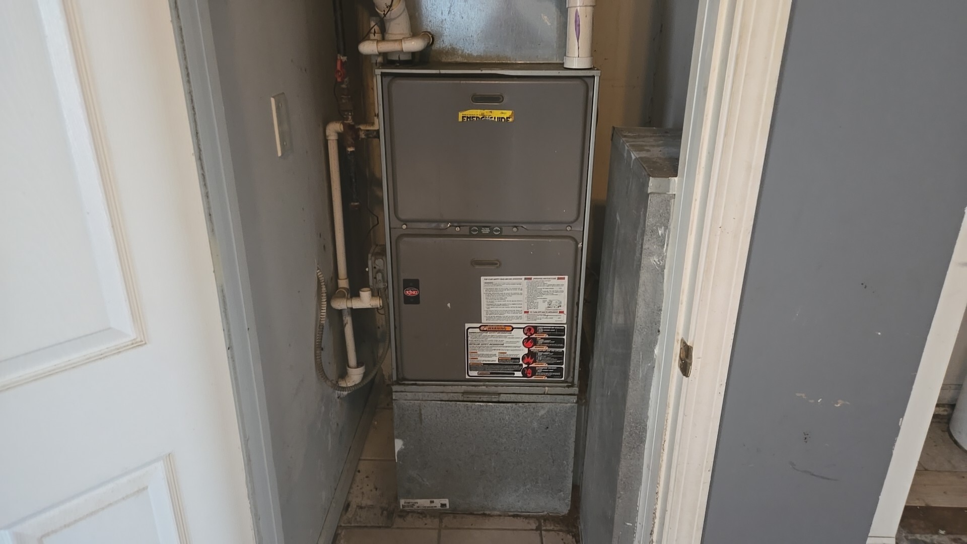2911 West Walnut Street Chicago, IL 60612 - Photo 16 of 21 a close view of water heater room