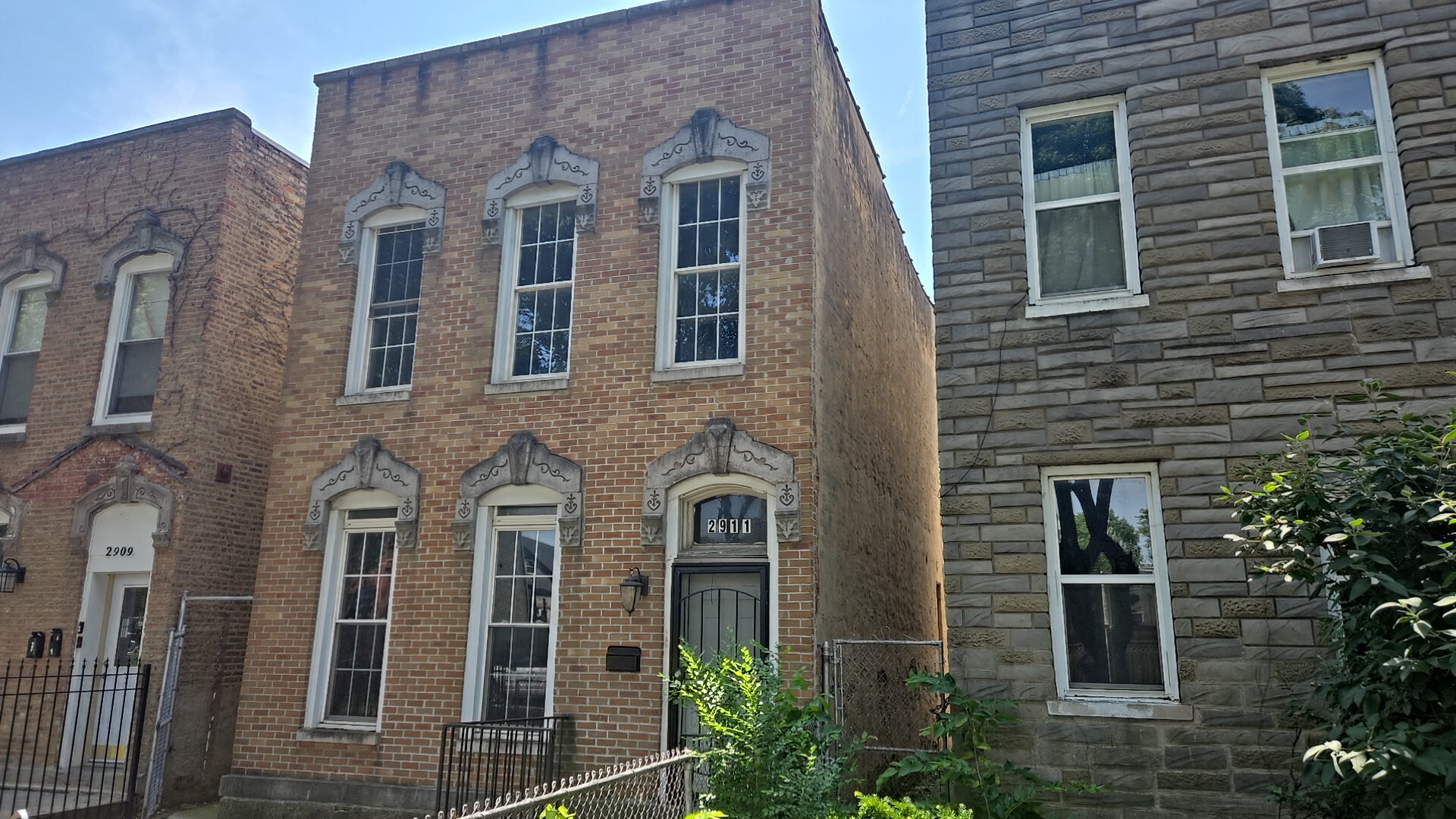2911 West Walnut Street Chicago, IL 60612 - Photo 2 of 21 a front view of a house