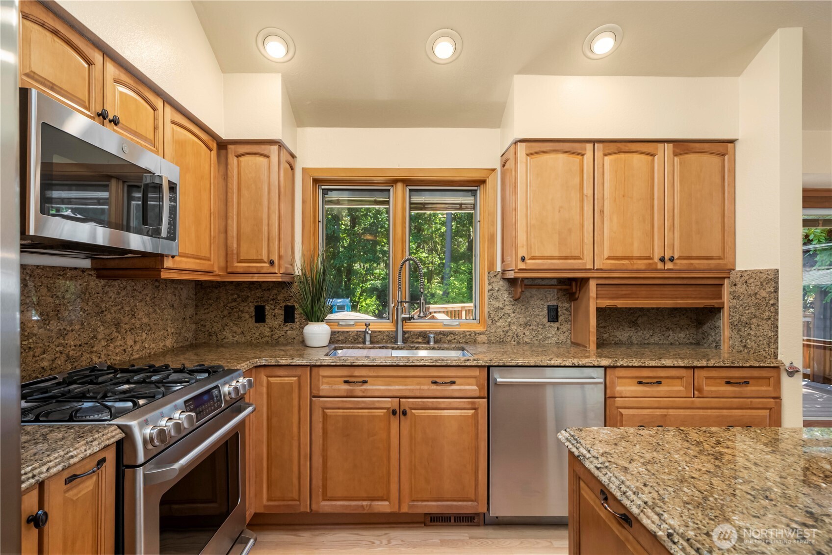 22329 Southeast 244th Place Maple Valley, WA 98038 - Photo 9 of 36