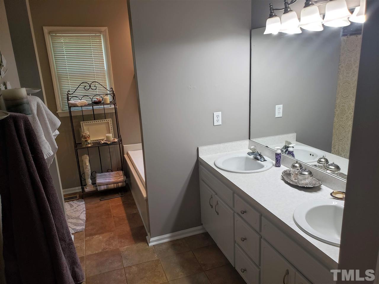 4020 Forty-Niner's Road Clayton, NC 27520 - Photo 10 of 22 Gallery Image 10