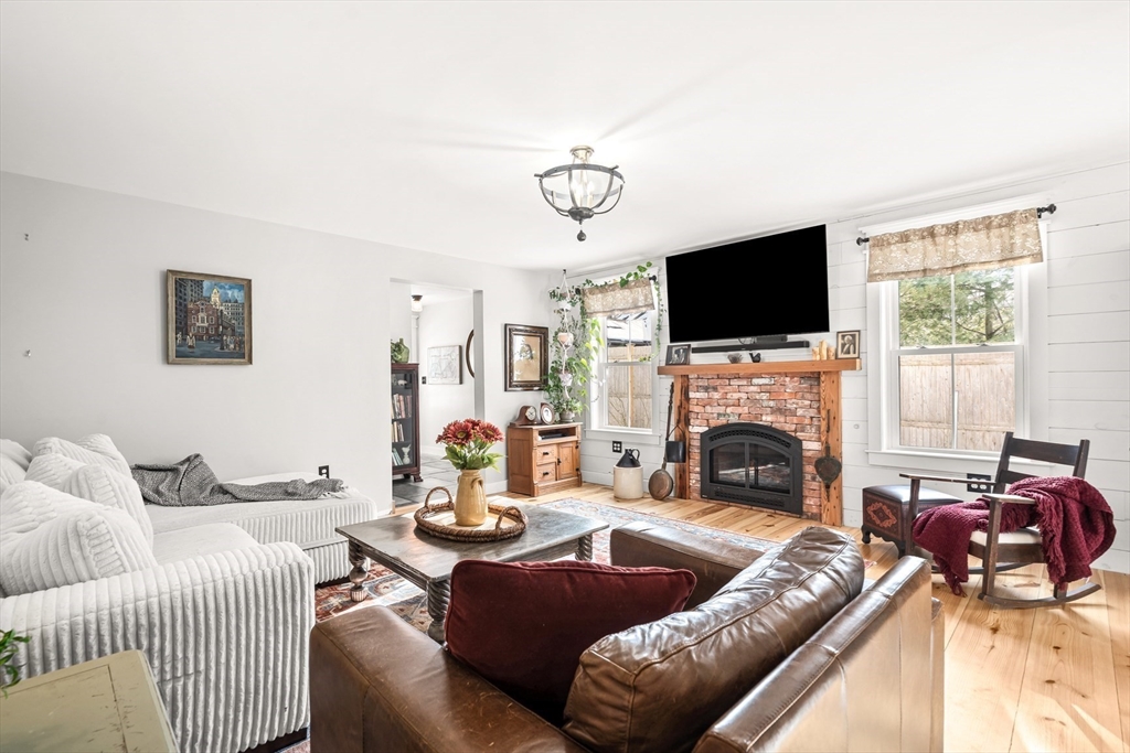 27 Park Street North Reading, MA 01864 - Photo 13 of 36