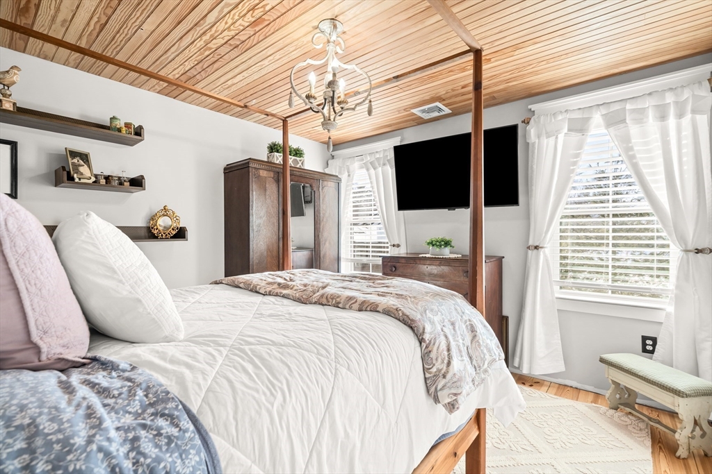 27 Park Street North Reading, MA 01864 - Photo 23 of 36