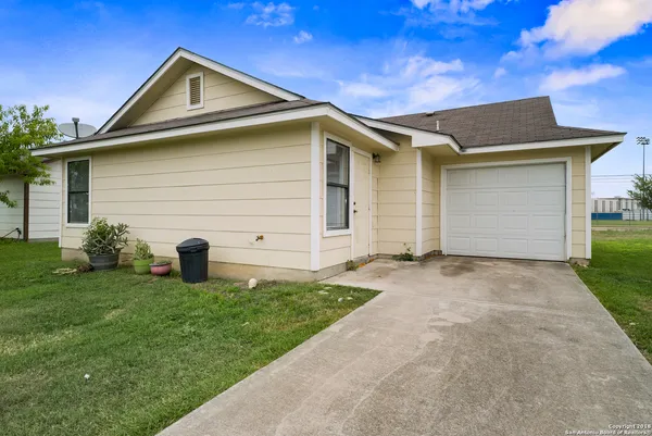 $1,395 | 1017 Schertz Parkway, Schertz, TX 78154