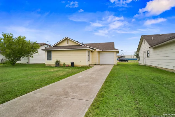 $1,395 | 1017 Schertz Parkway, Schertz, TX 78154