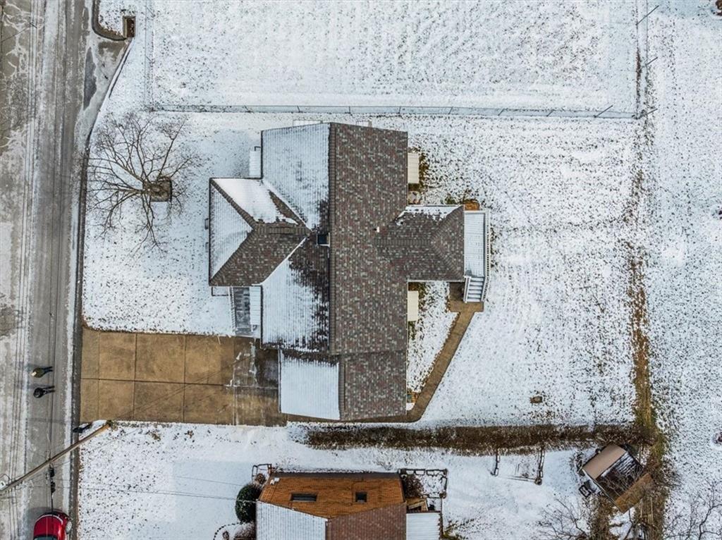 910 Foster Road Clairton, PA 15025 - Photo 47 of 50 an aerial view of a house with a yard