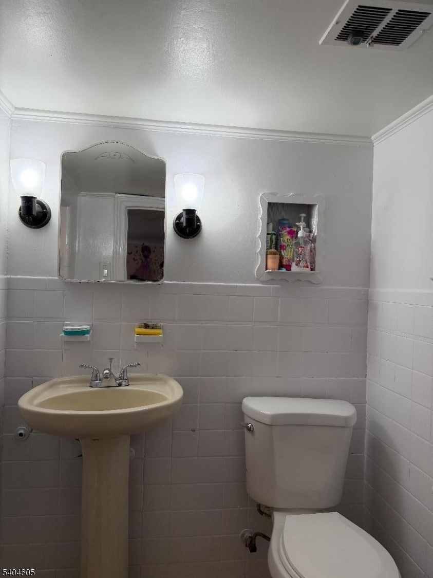 1090 Salem Road Union, NJ 07083 - Photo 23 of 45 a bathroom with a toilet a sink and mirror