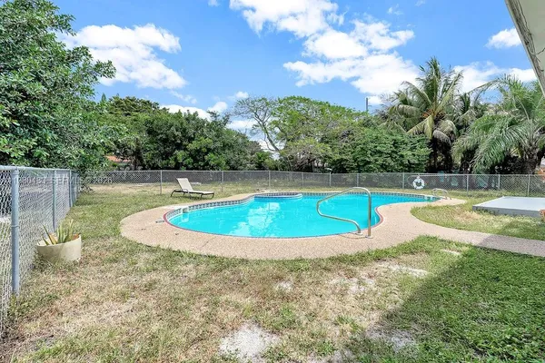 a view of a yard with a tree