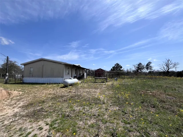a view of yard with green space