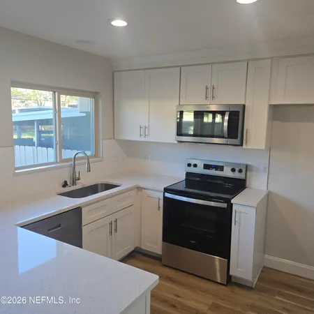 $2,350 | 8205 Kensington Square, Jacksonville, FL 32217