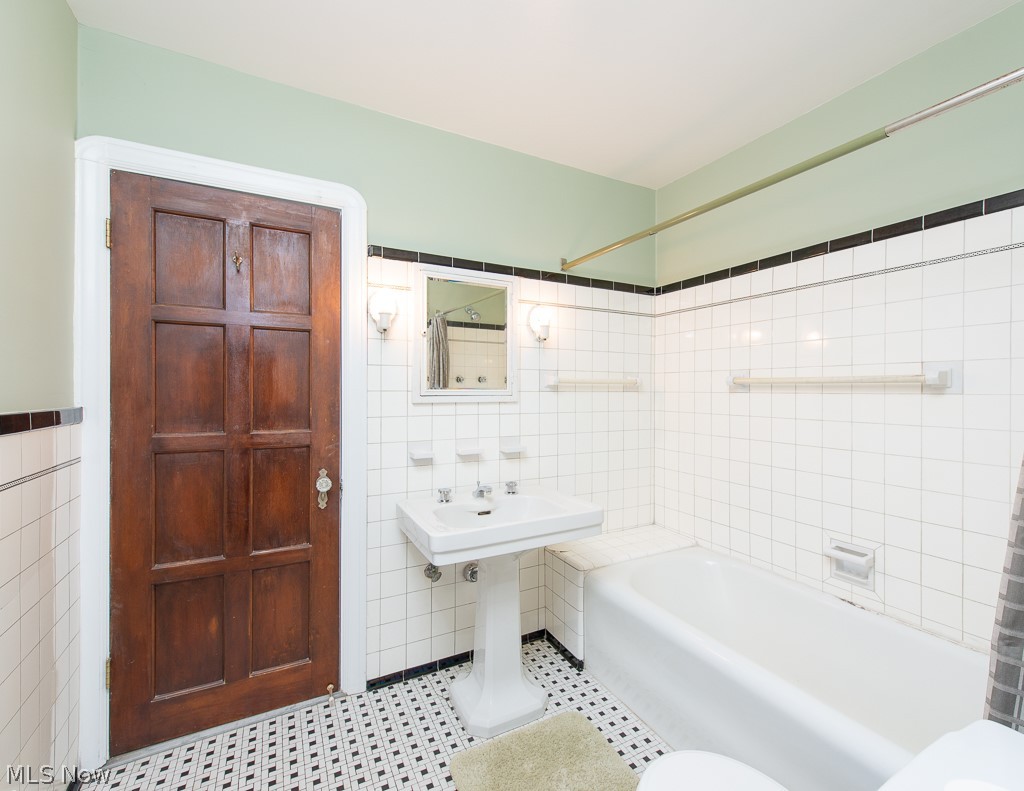 18003 Fernway Road Beachwood, OH 44122 - Photo 18 of 33