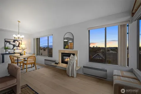 $599,950 | 4911 Fremont Avenue North, Unit 303, Seattle, WA 98103