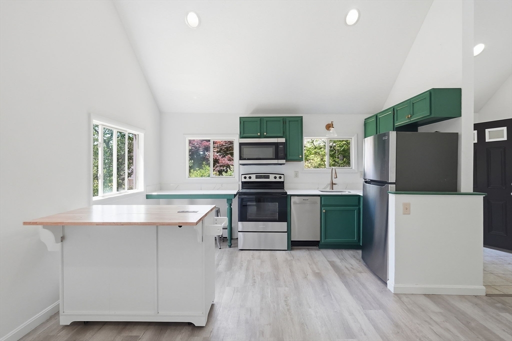 10 Fir Road Pembroke, MA 02359 - Photo 4 of 38