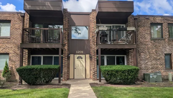 $194,900 | 1201 Pleasant Run Drive, Unit 312, Wheeling, IL 60090