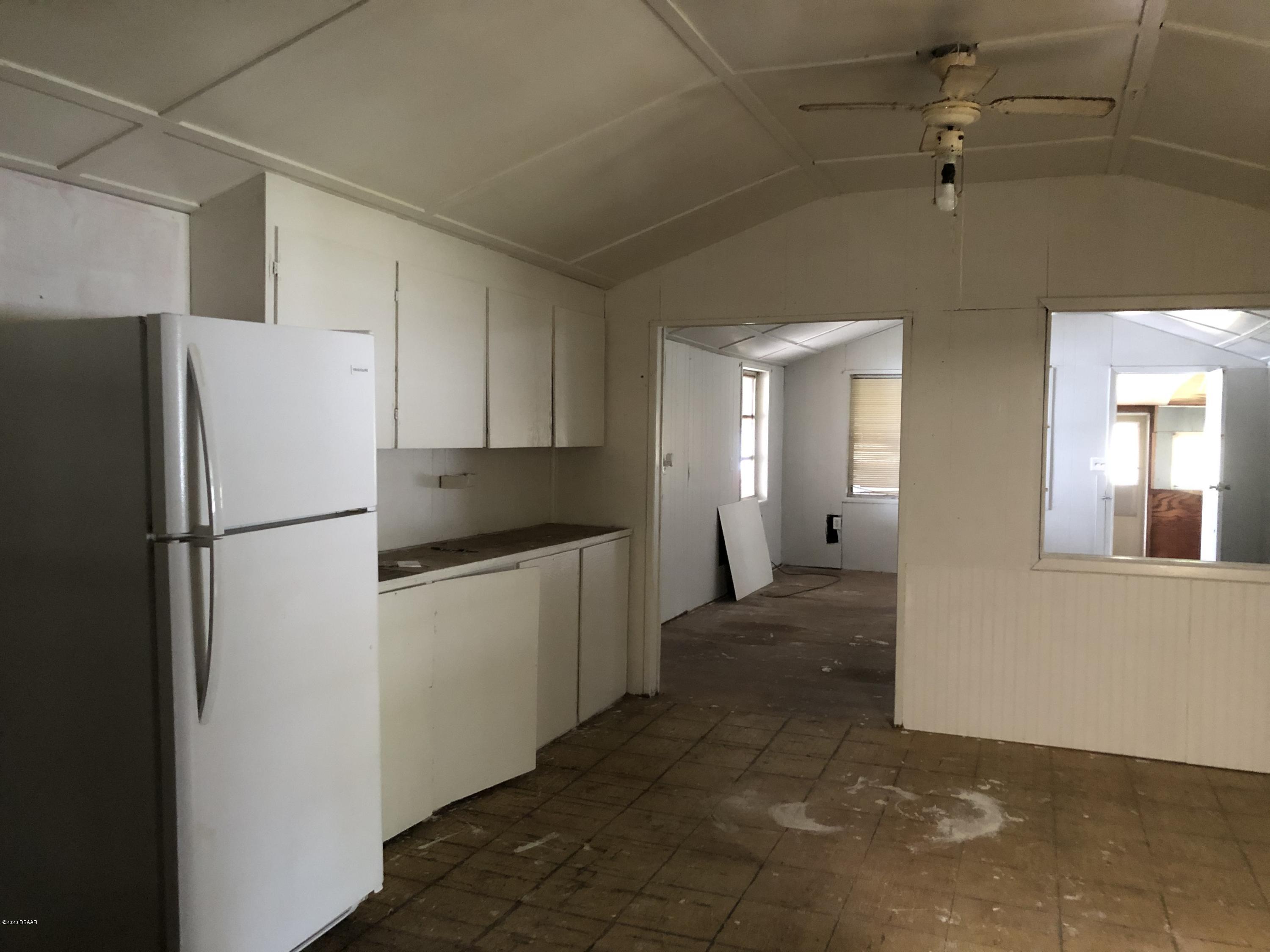 23916 Armadillo Road Astor, FL 32102 - Photo 4 of 13 IMG_2513