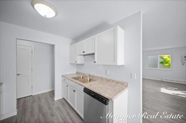 $1,650 | 1051 Abbey Court, Unit 5, Holland, MI 49423