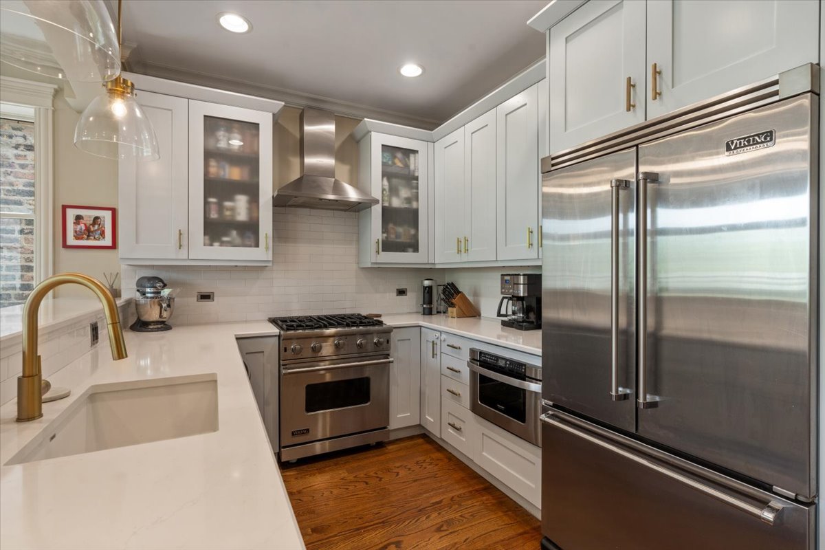 3302 North Racine Avenue, Unit 3 Chicago, IL 60657 - Photo 10 of 24