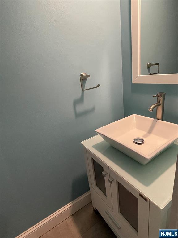 52 Reilly Court, Unit 1 Hackensack, NJ 07601 - Photo 11 of 25 a utility room with dryer and washer