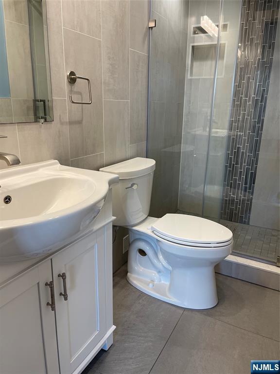 52 Reilly Court, Unit 1 Hackensack, NJ 07601 - Photo 21 of 25 a bathroom with a sink toilet and shower