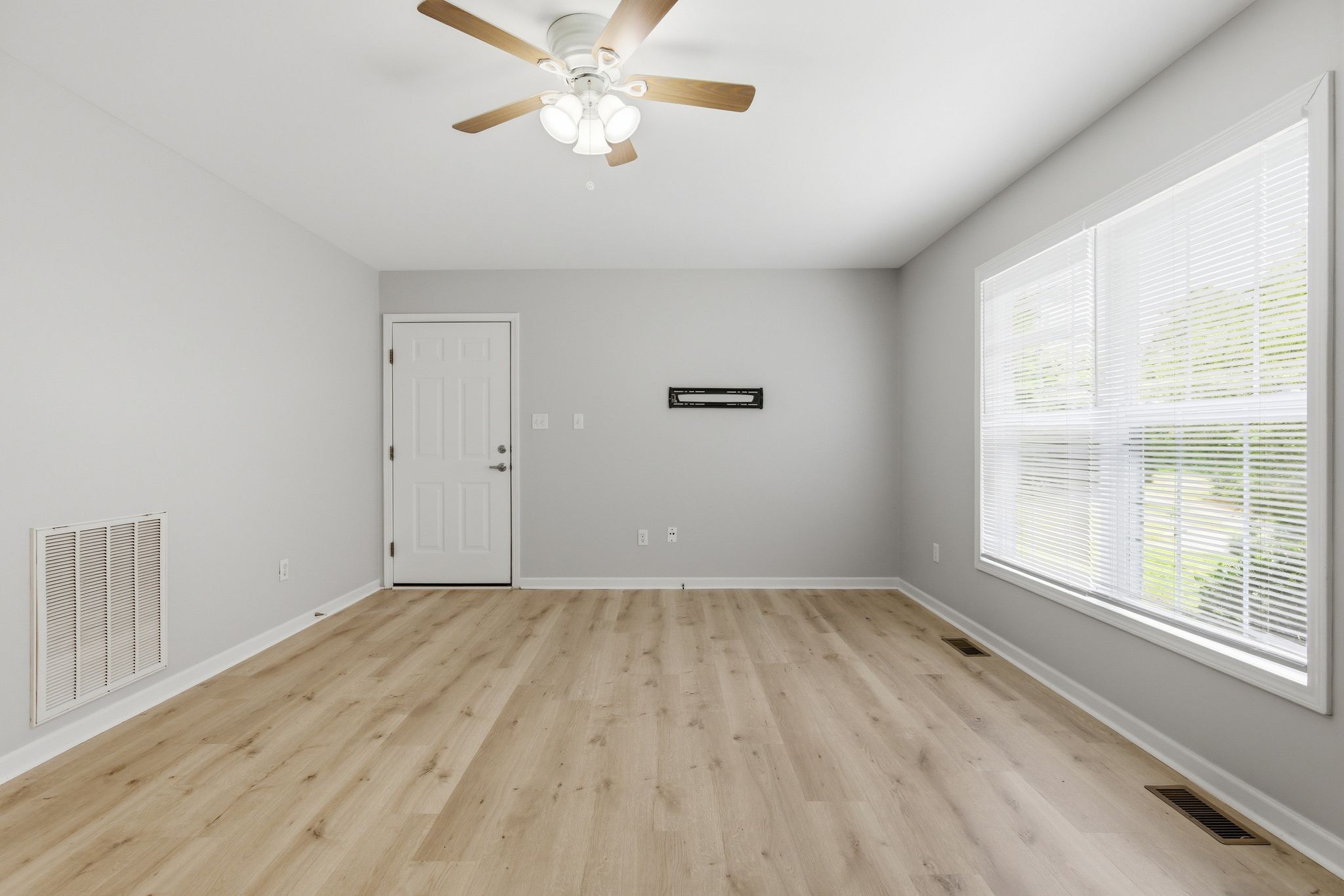 2642 Hibbitts Road Nashville, TN 37214 - Photo 9 of 29 wooden floor in an empty room with a window